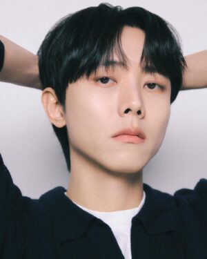 Joo Woo-jae Instagram - 무려 7년만에 촬영한 프로필 사진
네이버 프로필 몇번으로 바꿀까요🧐

아, 마지막은 영상 프로필 🐻
