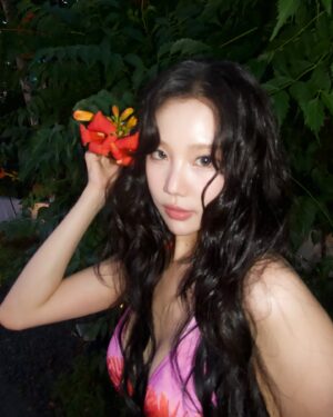 JooE Instagram - Summer Night🌺❤️‍🔥