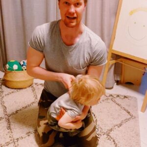 Joonas Suotamo Instagram - Babybacca decided to help me stay active and do the #see10do10challenge during this difficult time. Thank you for the challenge @simonwatersonperformance - we may be done filming, but you still push me to my limitations haha! Thank you to @yourbelovedyeti for challenging me also! I'd like to 'direct' my challenge to @realronhoward @riancjohnson & @jjabramsofficial ❤