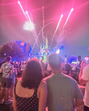 Jordan Fisher Instagram - mom and dad got away ✨