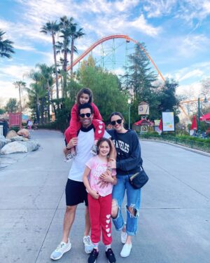 Jordi Vilasuso Instagram - EPIC VALENTINES DAY!!! ❤️💥@sixflagsmagicmountain was a thrill and so are my girls!! Was a school holiday and love that my @kaitlinvilasuso was down to do this!!! Our love is an adventure and I’m so grateful to God you’re my partner! 💗💗💗💗