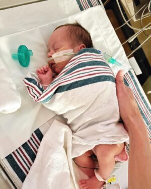 Jordi Vilasuso Instagram - Happy one month (and happy due date!!!) to this little peanut !!!! 🎉🥳 Lucy had a GOOD day yesterday. And my goodness did we need a good day. 🙏🏻 

Her doctors had turned down her CPAP (the pressure that she’s getting oxygen) from 6 to 5 on Sunday to try to start weaning and she really struggled. She was having desats throughout the day and coughing a lot and her respiratory rate kept spiking.. she was pulling her feeding tube out and they kept having to put it back in and it was just a really rough one. 

Then yesterday, for whatever reason, they decided to give her a chance to get off of the machine and see how she would do with the regular cannula and my goodness did she surprise us 🙌🏻😭 Her stats were better all day than they had been the day before and she was doing so well that they let her try bottle feeding. I attached the video of her tasting milk for the first time since she went to ICU and girlfriend loves eating as much as her mama. She tolerated the bottle feeds the rest of the day and they were able to remove the feeding tube last night.👏🏻 

Providing things keep improving (🙏🏻), we’re going to try breast-feeding today and see how her stats look. She’s on an oxygen of two right now, so they’ll try to start lowering that as the day goes on and see how she does. I’m trying to manage my expectations because I get sooo excited whenever something positive happens and then it feels like I’ve  been hit by a ton of bricks whenever there is a setback, BUT for the first time since we got here- it feels like there’s a light at the end of the tunnel 🙏🏻

Thank you, thank you thank you for lifting her up!!!! We humbly ask that you continue to pray for her healing and continued wisdom for her incredible team of doctors and nurses. And perhaps throw in a prayer for her tired and emo parents if you have an extra to spare.. 🙏🏻🙏🏻🙏🏻🙏🏻 We ❤️ you!