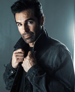 Jordi Vilasuso Instagram - Here’s looking at you @sanpedrophotography 😉

Had a great time shooting with mi hermano, JP, a couple weeks ago. The guy’s a genuine gem inside and out. Not only talented but a grounded, thoughtful man👊💪

Checkout his page for inspo: @sanpedrophotography 🔥