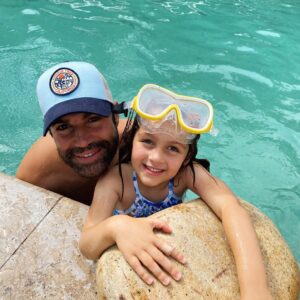 Jordi Vilasuso Instagram - Ok so this little firecracker is 5!!!!
I remember when I turned 5!!! 🤯What is happening?! Everly, Evie, monkey…you bring us so much joy and keep us on our TOES! We love you SO MUCH and I am so grateful for the relationship you have with Riley. You two and mommy make me want to do SO much better! Thank you for your spirit and your tireless energy!! Oh and btw, I love holding your hand 😍#neverletgo #girldad
