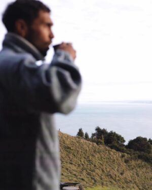Jordi Webber Instagram - Escaped the noise for a couple of days.

After 2 months of backpacking, my soul needed stillness ⛰️

So I had a couple of nights in the hills at an @unyoked.co cabin in Raglan 🤙🏽

Birds singing all day 🦜, sweet view of the moana 🌊 and a beautiful space 🏠
Feelling very Zen 🧘🏽

Remember to listen your body, and if you’re a stranger to doing solo missions in the hills for a few days - give it a go, you might just fall in love with it 🌞🌿