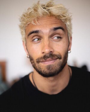 Jordi Webber Instagram - Some groovy things coming up this year 🎬

But like a lot of you out there, half the time - im still figuring things out ☺️
Ebbs and flows baby 🤙🏽🌊
Ride those highs, and use the lows 🧘🏽

Stay playful, keep trusting, and be a bloody good human being along the way 🌞❤️