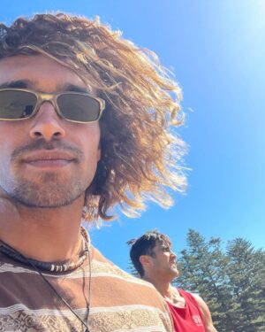 Jordi Webber Instagram - This Rolling Stone is hitting the Bay tonight (on Australian tele)🌞🌊

Tune in at 7 on channel 7 if you want to see some hair get stuck in my face @homeandaway and make @atlas143 muscles look small 💪🏽😎