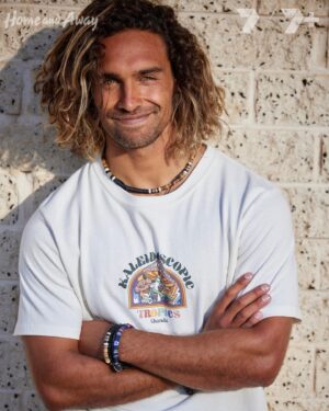 Jordi Webber Instagram - This Rolling Stone is hitting the Bay tonight (on Australian tele)🌞🌊

Tune in at 7 on channel 7 if you want to see some hair get stuck in my face @homeandaway and make @atlas143 muscles look small 💪🏽😎