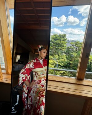 Jordyn Woods Instagram - Traditional Kimono Ceremony 🌸 

in Japanese culture they’ve kept certain traditions alive for hundreds of years and it is inspiring me to create more traditions in my household for years to come. fell in love with Japan and so grateful for this beautiful opportunity 🤍
