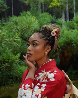 Jordyn Woods Instagram - Traditional Kimono Ceremony 🌸 

in Japanese culture they’ve kept certain traditions alive for hundreds of years and it is inspiring me to create more traditions in my household for years to come. fell in love with Japan and so grateful for this beautiful opportunity 🤍