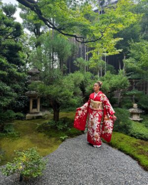 Jordyn Woods Instagram - Traditional Kimono Ceremony 🌸 

in Japanese culture they’ve kept certain traditions alive for hundreds of years and it is inspiring me to create more traditions in my household for years to come. fell in love with Japan and so grateful for this beautiful opportunity 🤍