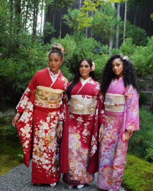 Jordyn Woods Instagram - Traditional Kimono Ceremony 🌸 

in Japanese culture they’ve kept certain traditions alive for hundreds of years and it is inspiring me to create more traditions in my household for years to come. fell in love with Japan and so grateful for this beautiful opportunity 🤍