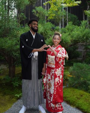 Jordyn Woods Instagram - Traditional Kimono Ceremony 🌸 

in Japanese culture they’ve kept certain traditions alive for hundreds of years and it is inspiring me to create more traditions in my household for years to come. fell in love with Japan and so grateful for this beautiful opportunity 🤍