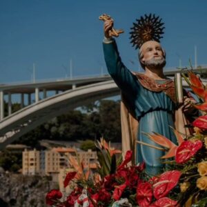 Jorge Gabriel Instagram - Na senda dos Santos Populares visitamos a Afurada, em Gaia, para mais uma edição da Hora dos Portugueses.
Em dia de São Pedro e São Paulo visitamos uma das mais carismáticas localidades piscatórias com altíssima devoção ao primeiro Bispo de Roma.
Um pouco antes das 11, na RTP e RTP Internacional.

#saopedrodaafurada #afurada #rtp #rtpinternacional #horadosportugueses #saopedro