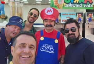 Jorge Gabriel Instagram - Na senda dos Santos Populares visitamos a Afurada, em Gaia, para mais uma edição da Hora dos Portugueses.
Em dia de São Pedro e São Paulo visitamos uma das mais carismáticas localidades piscatórias com altíssima devoção ao primeiro Bispo de Roma.
Um pouco antes das 11, na RTP e RTP Internacional.

#saopedrodaafurada #afurada #rtp #rtpinternacional #horadosportugueses #saopedro