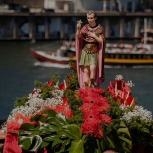 Jorge Gabriel Instagram - Na senda dos Santos Populares visitamos a Afurada, em Gaia, para mais uma edição da Hora dos Portugueses.
Em dia de São Pedro e São Paulo visitamos uma das mais carismáticas localidades piscatórias com altíssima devoção ao primeiro Bispo de Roma.
Um pouco antes das 11, na RTP e RTP Internacional.

#saopedrodaafurada #afurada #rtp #rtpinternacional #horadosportugueses #saopedro