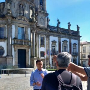 Jorge Gabriel Instagram - Daqui a pouco nova edição edição da Hora dos Portugueses.
Andamos a percorrer as ruas de Braga.
Até já.

#rtp #rtpinternacional #horadosportugueses #braga