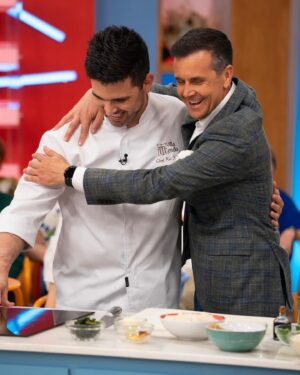 Jorge Gabriel Instagram - Hoje o nosso @jorgegabrielpt está de parabéns 🥳
Que a sua energia e alegria continue a contagiar a todos no estúdio e aí em casa. 👏🏼