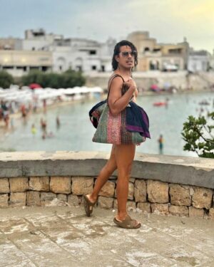Jorge González Instagram - Oops! Should I move my Bag? 😆 all about legs 😆 #enjoy #summertime #love