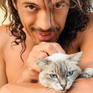 Jorge González Instagram - So cute ❤️ in #love with Cleopatra ❤️ Do you like her name? #cat #catlovers #animals #love
