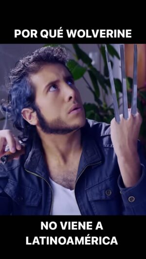 Jorge Ulloa Instagram - Mira el sketch completo en el YouTube de @enchufetv “Superhéroes en Latinoamérica”
#enchufetv #wolverine #deadpool #comedia #comedy #aeropuerto #latinoamérica #jorgeulloa