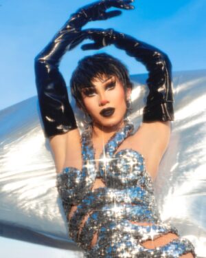 Jorgeous Instagram - MIRROR MIRROR 🖤 

Photo @ericrichardmagnussen 🖤
Fit @michaelbrambila 🖤
Hair @joeystonee 🖤 

#Jorgeous#Dragrace 🖤