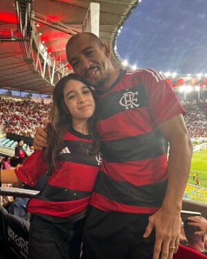 José Aldo Instagram - Hoje é dia da minha filhota, dia de comemorar mais 1 ano de vida! Você é gigante, uma grande razão que motiva minhas decisões, um dos maiores amor da minha vida e a maior torcedora que o Mengão já viu.

Que Deus sempre te ilumine. Te amo! ♥️