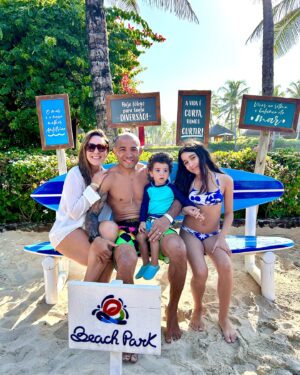 José Aldo Instagram - Tirar férias é bom, mas em família fica ainda melhor! ☀️ 

E quem preparou as malas pra curtir dias de sol e diversão com a gente foi o @josealdojunioroficial com sua linda família.

Vem com a gente conferir alguns momentos deles se divertindo em nosso Aqua Park. 💙💦