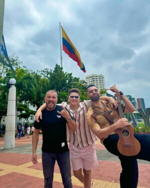 José Andrés Chiluiza Calderón Instagram - Estamos de gira 🇪🇨 Gracias x el cariño con 
“Que suerte” 🍀🍀🍀🍀🍀🍀🍀