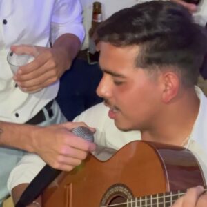 José Condessa Instagram - Uma visita rápida ao continente para celebrar o amor e a amizade, a vida. Para relembrar histórias antigas e criar momentos que ficam eternizados e serão para sempre assunto nas patuscadas daqui para a frente 🤍

Que sejam felizes @luisfeijao7 e @sarabarbosa1992 hoje e sempre! 

styling @joycedoret 
fato @hackettlondon 
colar @houseofcurated