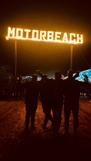 José Fidalgo Instagram - Fim  do dia 1 com um concerto daquelas 👌e um dia 2 perfeito. @tiagoncalves.unik @pedrovazalmeida @pedro.hossi @motorbeach