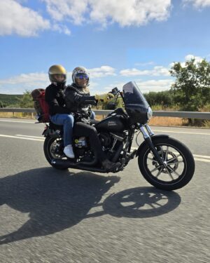 José Fidalgo Instagram - Que fim-de-semana!!!!
O primeiro com o meu puto!!!! @lourenco_.fidalgo que saiu do @offroadcampyamaha na sexta-feira e sábado de madrugada já estávamos a caminho de Faro para o @motoclubefarooficial  com os melhores companheiros de viagem @jmppacheco @ricardovaranda @pedrooo.v_ @mestevao2014 e os seus putos e estarmos na companhia de outros tantos que já lá estavam. @srcustomgarage @pedrotransantonino @_artdag_ @oldspiritmotorcycles @ilegal.pt @no_class.kustom_motorcycles @sandradamiao_cherrybomb @nima_kikomotos @pittadesigns @theleathersoul73 @jorge.batista.180 @joao.silva.twentyone @harleyriderssetubal e muitos mais. 
Que fim-de-semana, meus!!!!!!