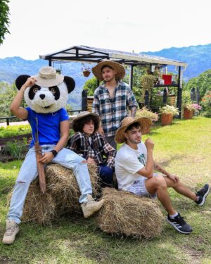 José Leonardo Broianigo Muñoz Instagram - Gran día en la granja @lagranjadelborrego 🚜🤠

Fotazas de: @carocorrefoto