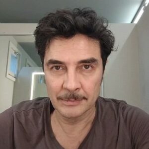 José Manuel Seda Instagram - No es un filtro, no es IA. Se llama TEATRO.
#saraelmusical #miultimanocheconsara #actorslife
#teatro #theater #vida #makeup #maquillaje #subeeltelón