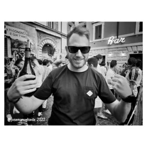 José Manuel Seda Instagram - "Arrivederci, Roma
Good bye, good bye
Au revoir..."
Grazie mille!

Gracias @sanroman85
por acompañarme en este viaje, y al @realbetisbalompie por darme una excusa para visitar una ciudad inolvidable, eterna...!
Os dejo unas cuantas postales para dejar una mínima constancia de tanta belleza.

Ci vediamo presto!

#roma #viajes #travelphotography #travelling #photography
#postales #postcards #blancoynegro #blackandwhite #arte #art #belleza #beauty #bnw #bnw_life #bnwmood #bnw_captures #fotografía #bnwphotography #bnw_greatshots #betis #travels
