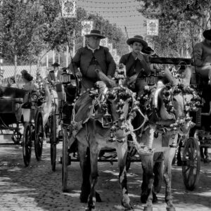 José Manuel Seda Instagram - Postales de la feria con @nazarethtroya 
#feriadeabril #sevilla #bnw_life #bnw #bnw_greatshots #feria #vida