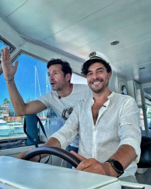 José Manuel Seda Instagram - Mañana domingo 11, y 3l lunes 12 nos vemos a las 20.30 en @aquilatierra en la @la1_tve_ 
Daremos un paseo el gran @juanpablocarpintero por esa preciosa ciudad en la que nací: Sevilla, recordando algunos lugares que forman parte de mi vida. Os espero.
#aquilatierra #sevilla #actorslife #vida #recuerdos #life #memories #guadalquivir #rio #riodelavida #belleza #tv