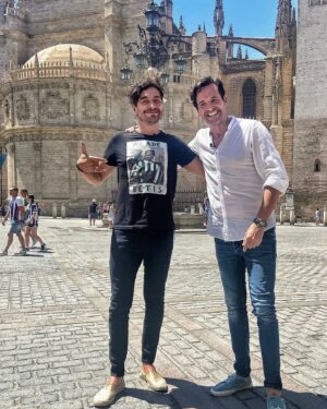 José Manuel Seda Instagram - Mañana domingo 11, y 3l lunes 12 nos vemos a las 20.30 en @aquilatierra en la @la1_tve_ 
Daremos un paseo el gran @juanpablocarpintero por esa preciosa ciudad en la que nací: Sevilla, recordando algunos lugares que forman parte de mi vida. Os espero.
#aquilatierra #sevilla #actorslife #vida #recuerdos #life #memories #guadalquivir #rio #riodelavida #belleza #tv