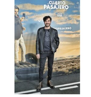 José Manuel Seda Instagram - Noches de estreno. 
"El cuarto pasajero". Dirigida por Alex de la Iglesia.
#premiere #elcuartopasajero #telecincocinema #mediaset #cinespanol #actorslife #cine #photocall