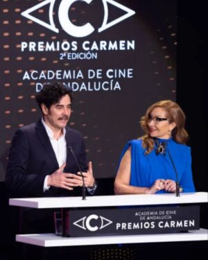 José Manuel Seda Instagram - Recuerdo de una bonita noche de premios. Qué gusto da participar en la Gala de los Premios Carmen de @acacineandaluz , la gran fiesta del cine andaluz, y entregar premios a gente de tanto talento, al lado de mi querida @mercedeshoyos_
Gracias a @robertoverinooficial @dockerskhakis @mango y a @finallypress
por vestirme para la ocasión, y a
@soniahstylist por imaginarlo.
#premioscarmen #premioscarmen2023 #cine #cineandaluz #actorslife #premios #awards