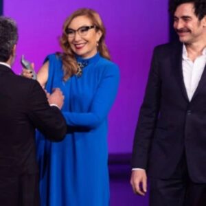 José Manuel Seda Instagram - Recuerdo de una bonita noche de premios. Qué gusto da participar en la Gala de los Premios Carmen de @acacineandaluz , la gran fiesta del cine andaluz, y entregar premios a gente de tanto talento, al lado de mi querida @mercedeshoyos_
Gracias a @robertoverinooficial @dockerskhakis @mango y a @finallypress
por vestirme para la ocasión, y a
@soniahstylist por imaginarlo.
#premioscarmen #premioscarmen2023 #cine #cineandaluz #actorslife #premios #awards