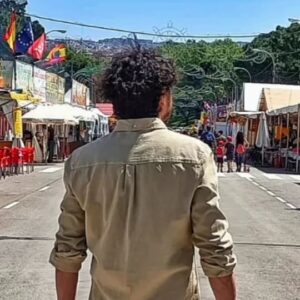 José Manuel Seda Instagram - Días de Feria... 
Con @nazarethtroya 
#feria #sanisidro #primavera #alegria #diversion #color #ruido
