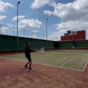 José María Torre Instagram - Una belleza retomar  los deportes que fueron parte de tu infancia y adolescencia, poco a poco quitándose el óxido agarrando golpe y ritmo.
Tremenda terapia dominguera!!