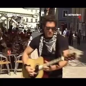 José Raposo Instagram - “OS CONTEMPORÂNEOS” (RTP1, 2008), número com NUNO LOPES, BRUNO NOGUEIRA, CARLA VASCONCELOS, DINARTE BRANCO, MANUEL MARQUES, EDUARDO MADEIRA e NUNO MARKL.
#Repost @aindasoudotempo with @use.repost_ 
Às vezes só precisamos de canções idiotas e sem sentido mas que nos deixam num estado de humor fantástico. Este foi talvez um dos melhores momentos dos Contemporâneos, com o elenco a cantar e interagir com as pessoas que estavam por ali.

#televisao #withGalaxy #reels #fyp #tv #rtp
#programas #contemporaneos