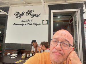 José Raposo Instagram - …e cá estou num dos mais belos sítios do mundo, nos Açores, onde terei o privilégio de filmar para um projecto fabuloso - “Rabo de Peixe”! 🙏