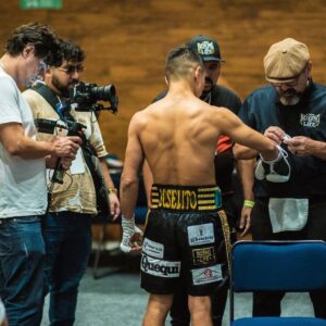 Joselito Velazquez Instagram - Un poco de lo que se vive en camerinos antes de subir al Ring. #boxing  #noboxingnolife  #cancun  #Teamjoselito #mondaymotivation 

📸  @jorgenewman1