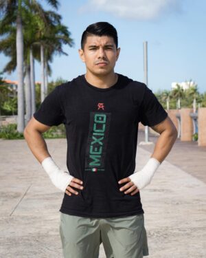 Joselito Velazquez Instagram - “Todo ha sido un efecto mariposa. Fue un parte aguas darme cuenta que tenía cualidades y las capacidades para ser un gran boxeador y desde ahí ha sido un antes y después.”

Confía en tu proceso. #ReyesConReyes 🤴

@kingsclub_mx patrocinador oficial de @joselitovelazquez 🏆🇲🇽
.
📸:@jcmedia_mx