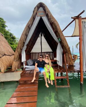 Joselito Velazquez Instagram - Feliz día del amor y la amistad a todos, mucho amor y mucha paz !  En especial a mi valentine 💝 @emmahh190993  te amo ❤️.