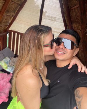 Joselito Velazquez Instagram - Feliz día del amor y la amistad a todos, mucho amor y mucha paz !  En especial a mi valentine 💝 @emmahh190993  te amo ❤️.