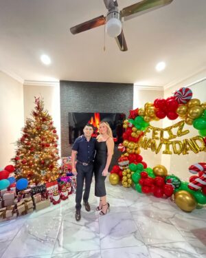 Joselito Velazquez Instagram - Feliz navidad para todos, que Dios los bendiga, familia Velazquez España. #holiday #navidad  @emmahh190993